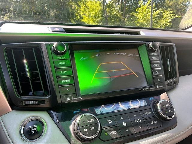 Used 2018 Pearl Toyota Limited image 27