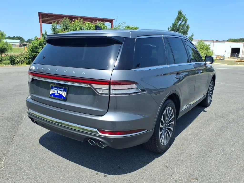 Used 2023 Gray Lincoln Reserve image 3