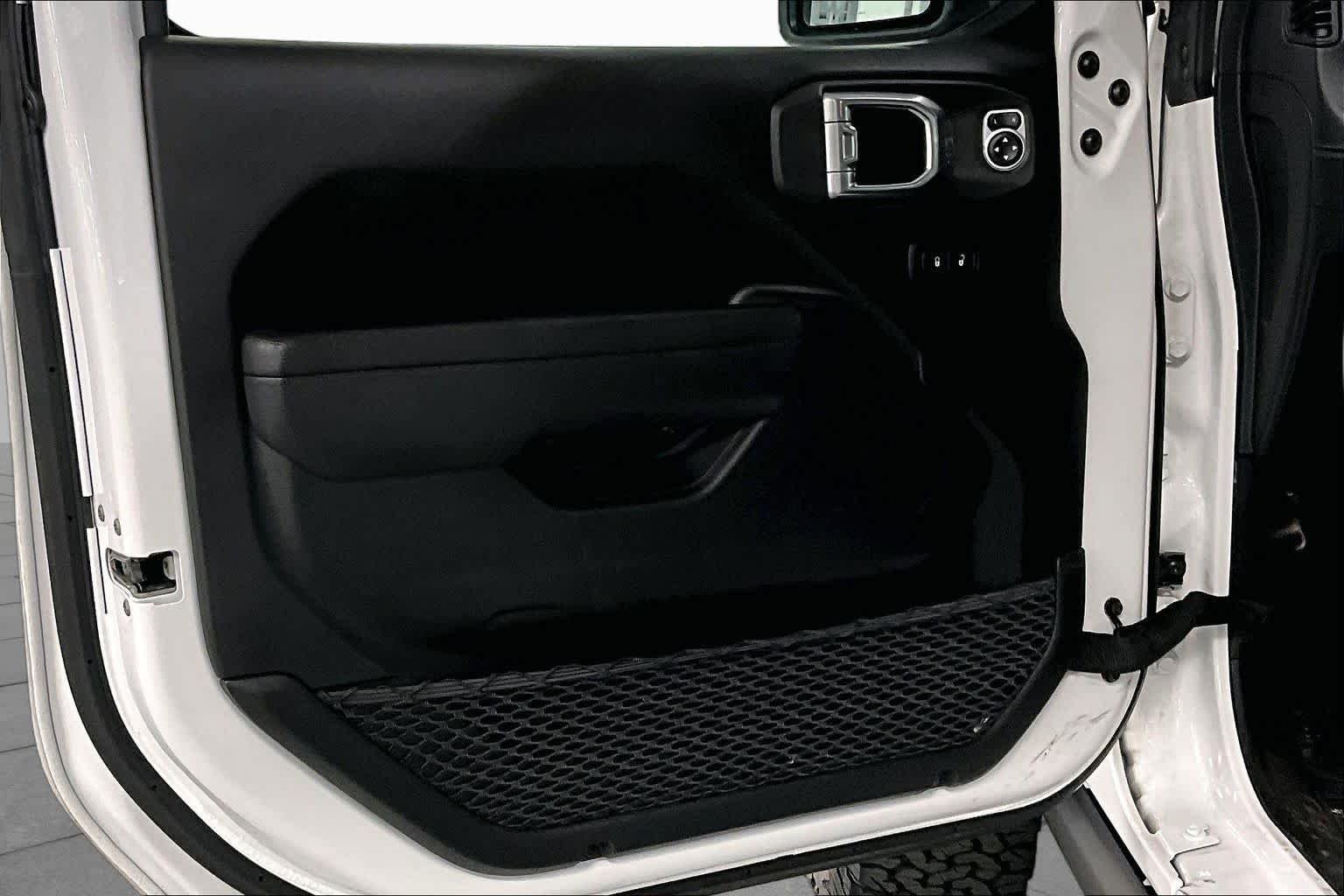 Used 2026 Bright White Clearcoat Jeep Rubicon image 21