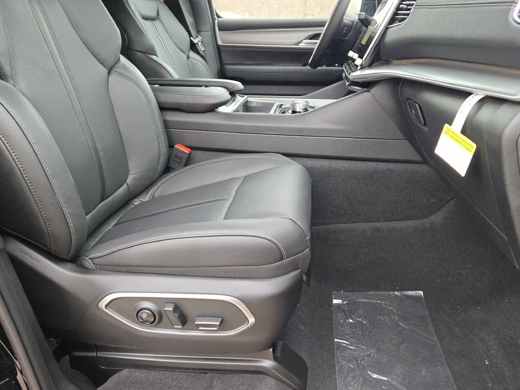 New 2026 High Gloss Black Jeep Limited Altitude image 8