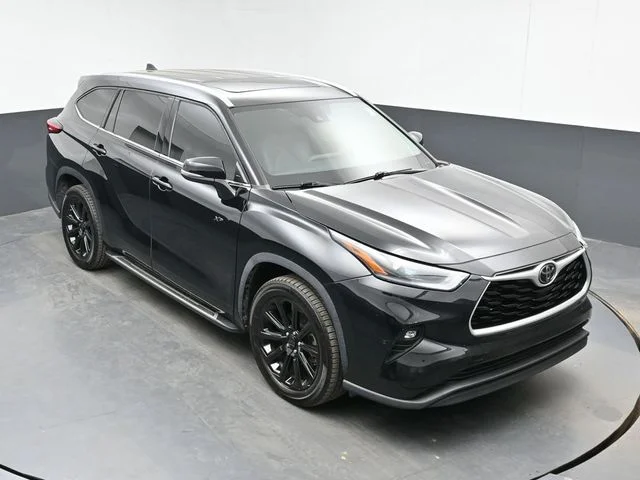 Used 2021 Black Toyota XLE image 12