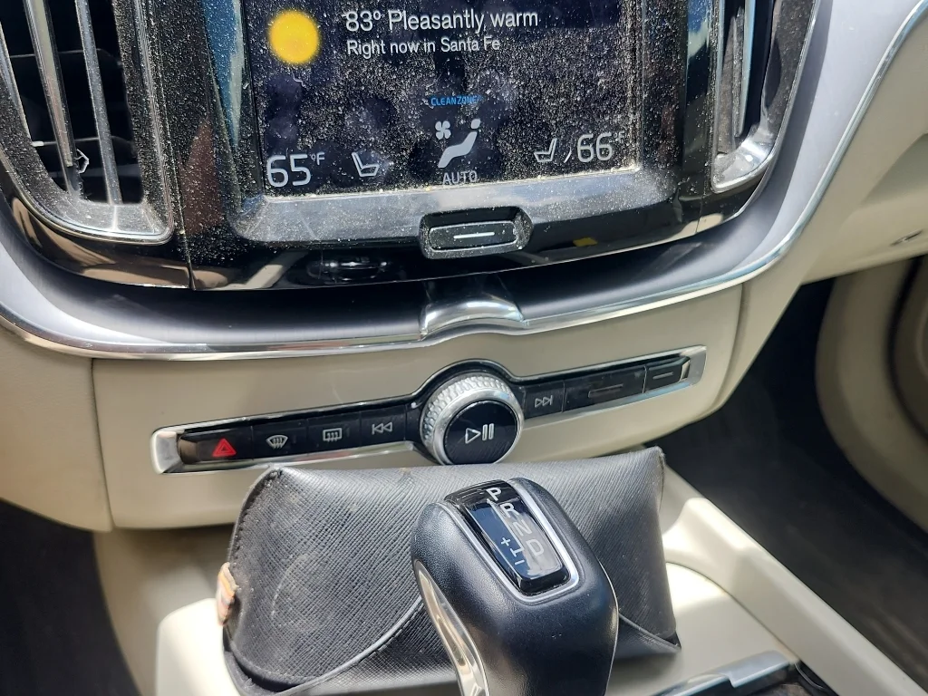 Used 2018 Electric Silver Metallic Volvo Momentum image 25