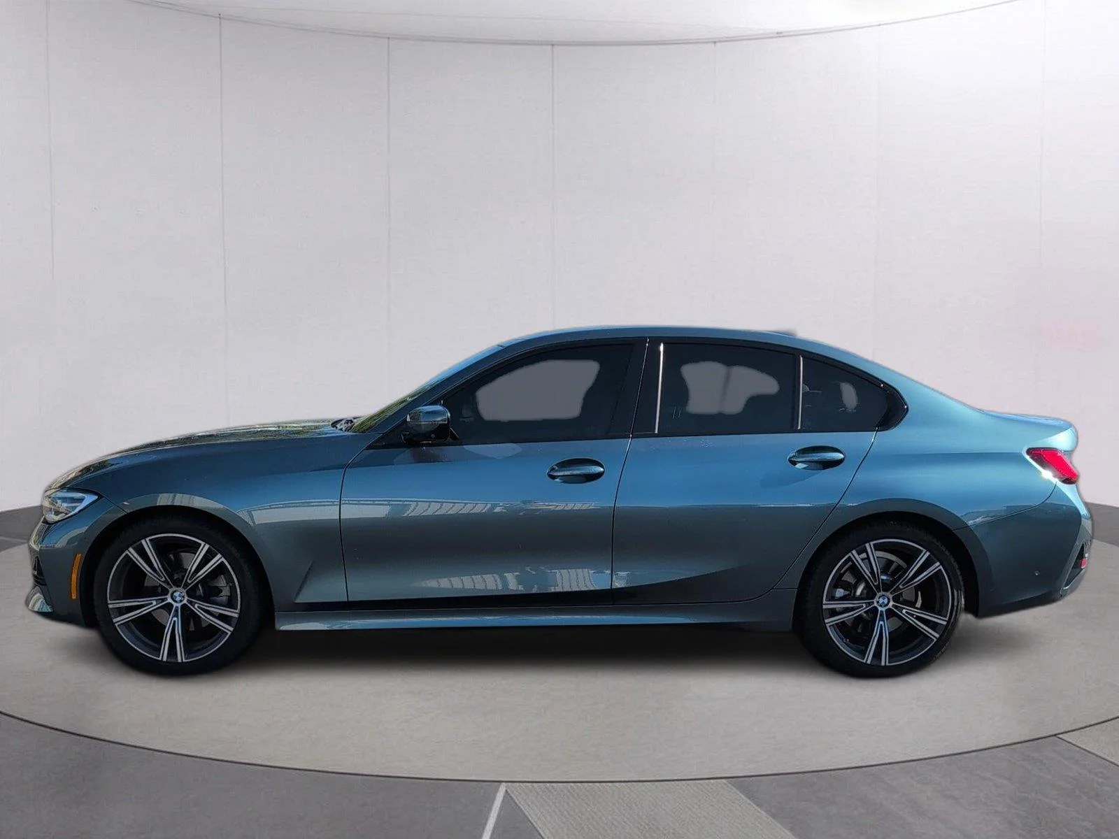 Used 2020 Portimao Blue Metallic BMW 330i image 2