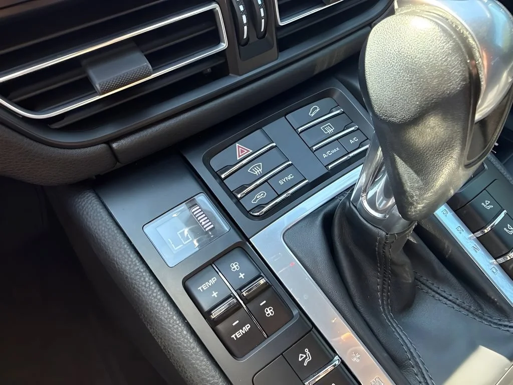 Used 2021  Porsche  image 24