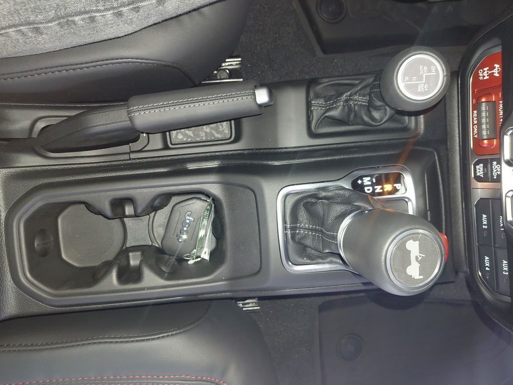 New 2026 Hydro Blue Pearlcoat Jeep Rubicon X image 21