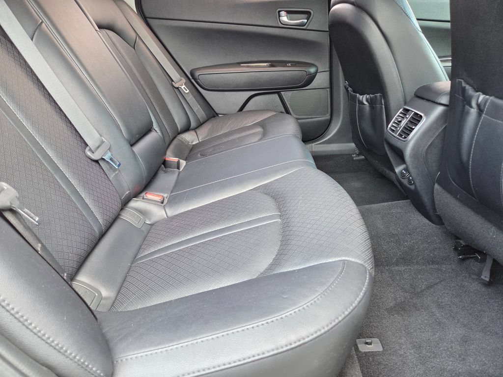 Used 2017 Titanium Silver Kia EX image 29