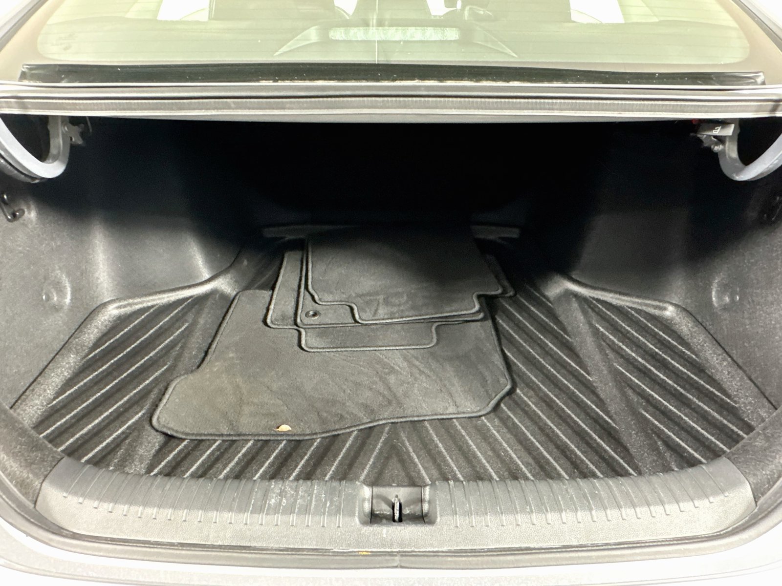 Used 2025 Solar Silver Metallic Honda LX image 18