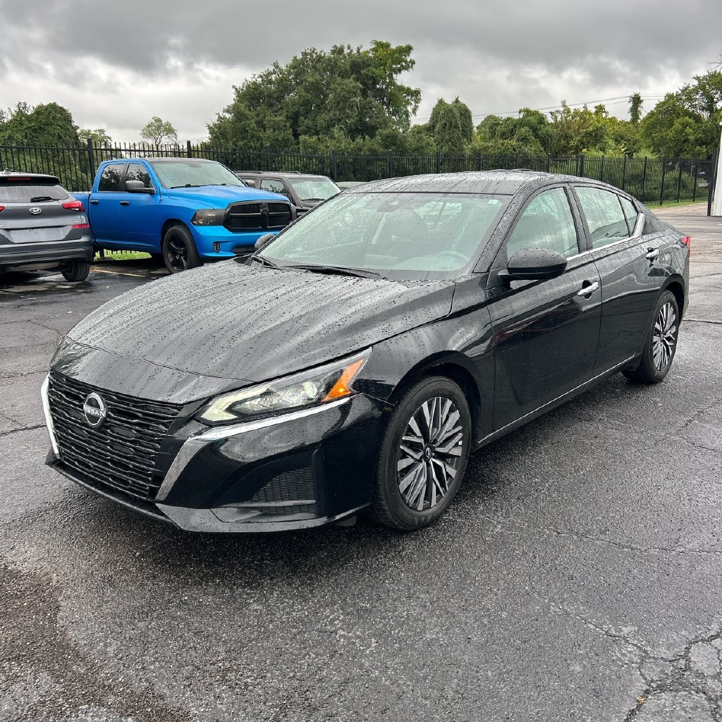 Used 2025 Super Black Nissan 2.5 SV image 1