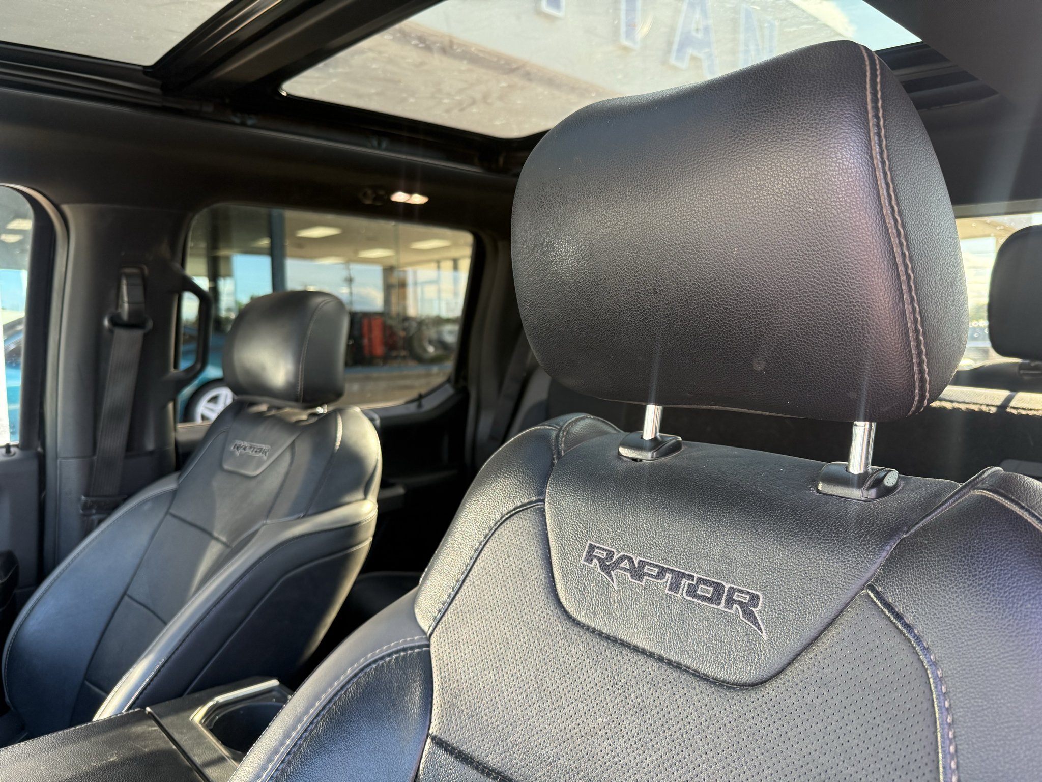 Used 2017  Ford Raptor image 4