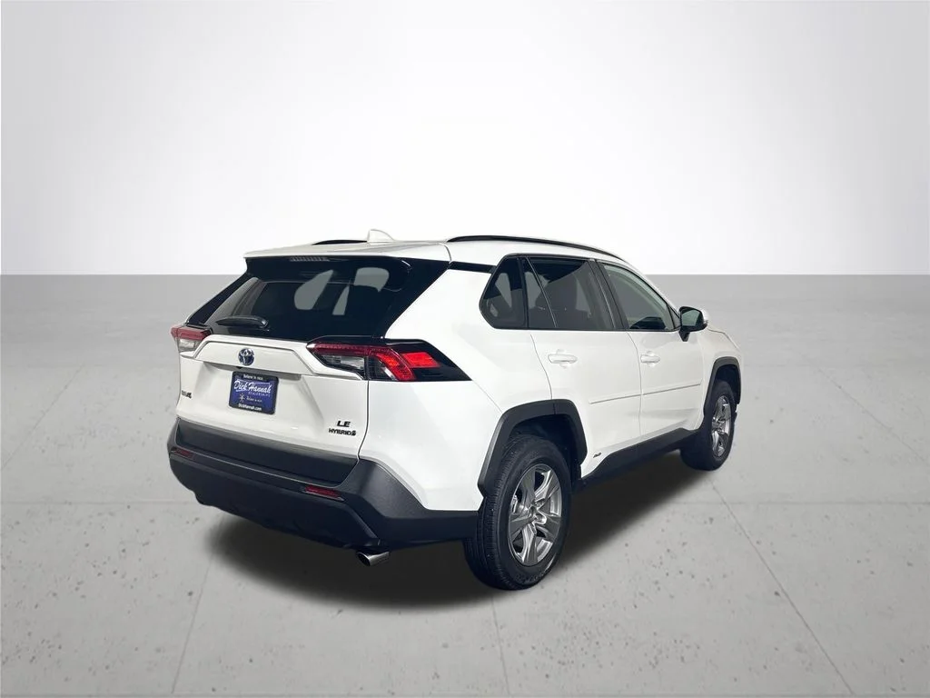 Used 2024 Ice Toyota LE image 6