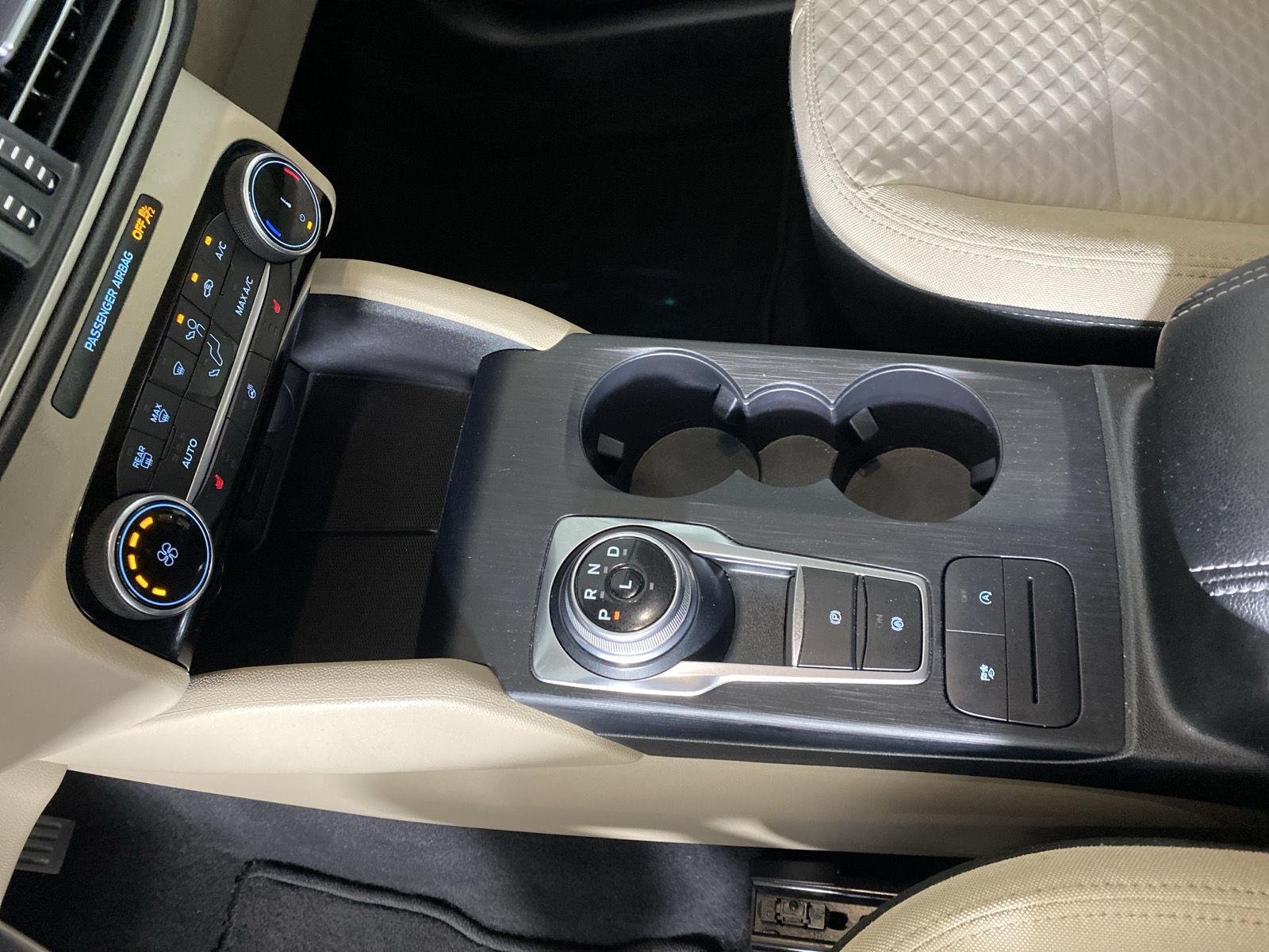 Used 2022 Iconic Silver Ford SE image 23