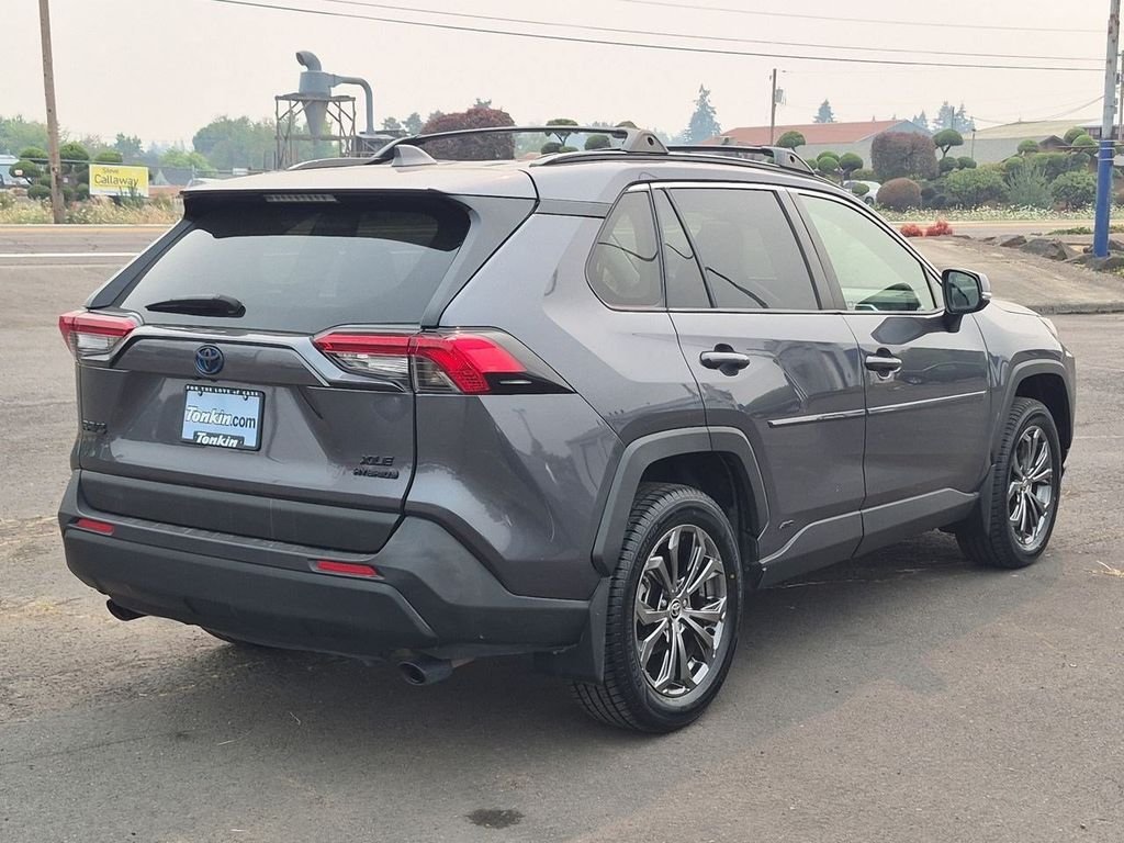Used 2022 Magnetic Gray Metallic Toyota XLE Premium image 5
