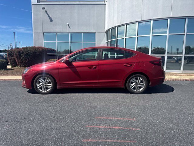 Used 2020 Red Hyundai SE image 11