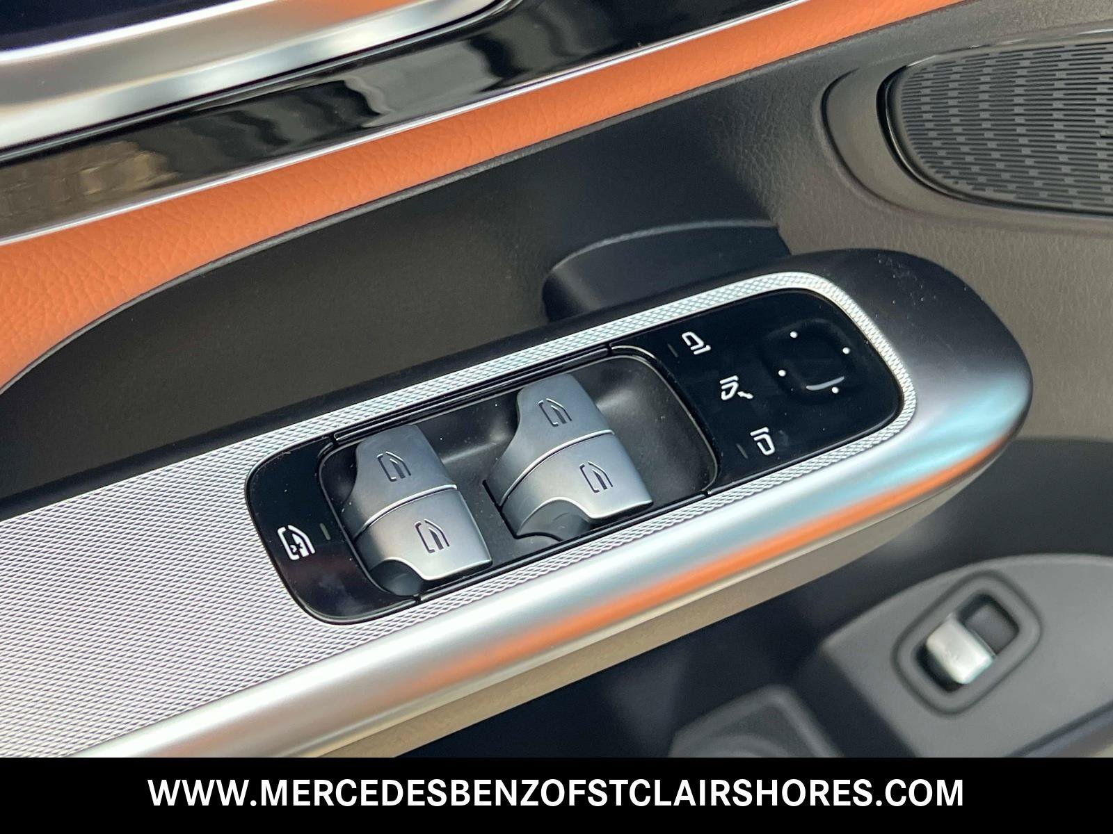 New 2027 Graphite Grey Metallic Mercedes-Benz GLC 300 image 17