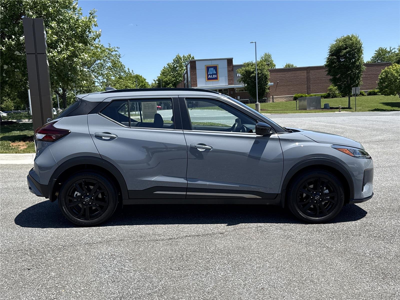 Used 2023 Boulder Gray Pearl Nissan SR image 3