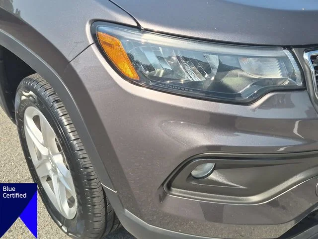 Used 2023 Gray Jeep Latitude image 9