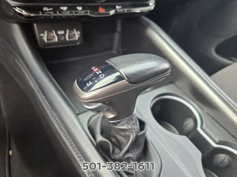 Used 2023 White DODGE SXT RWD image 23