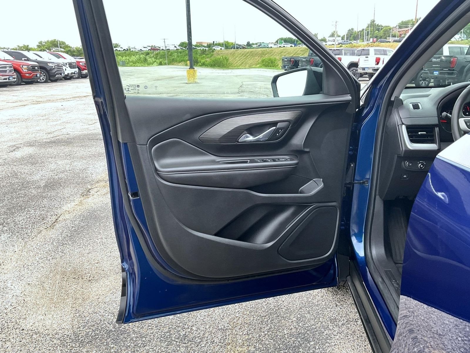Used 2022 Blue GMC SLE image 9