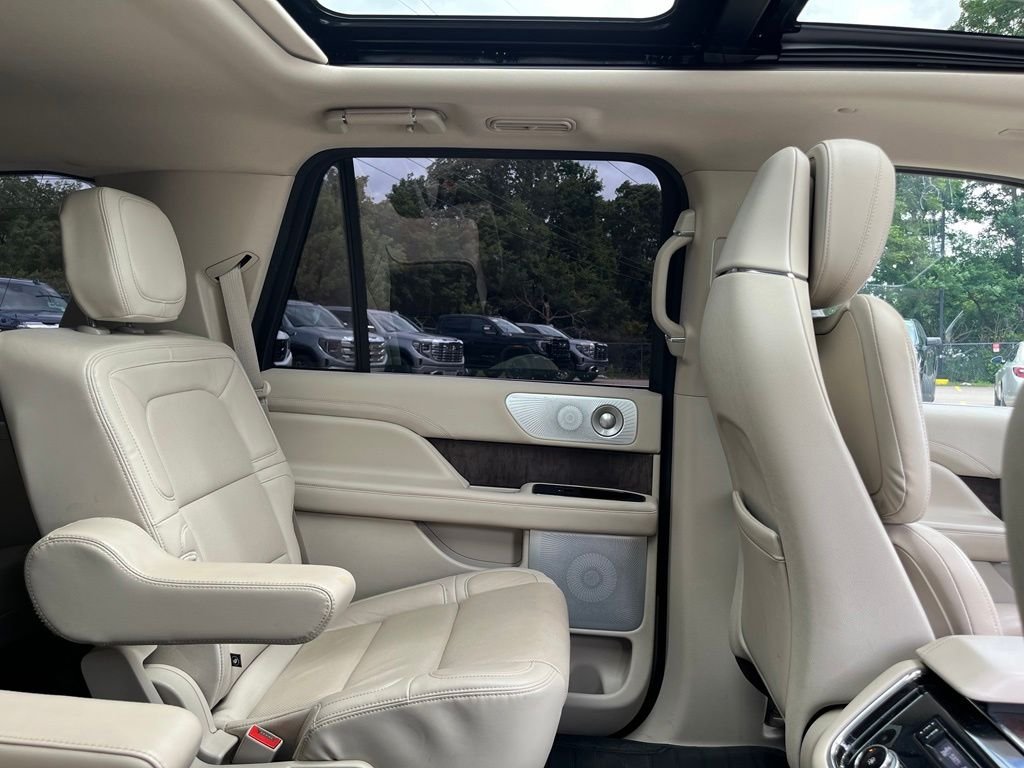 Used 2020 White Lincoln Reserve image 39
