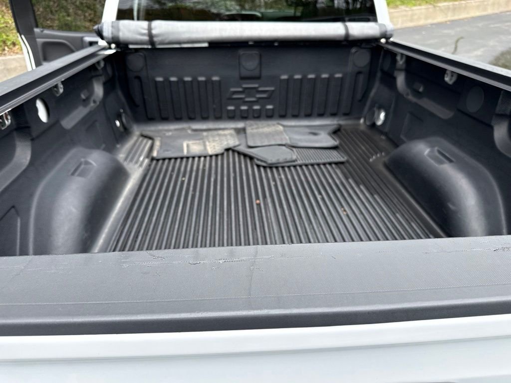 Used 2018 White Chevrolet LT image 15