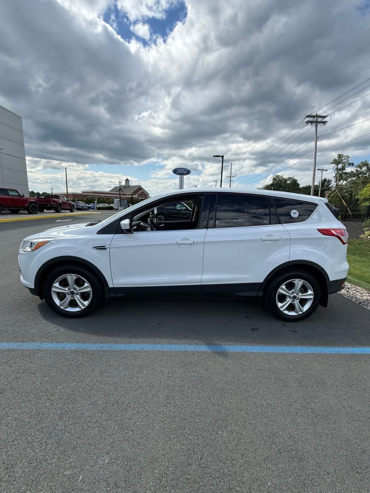 Used 2016 Oxford White Ford SE image 2