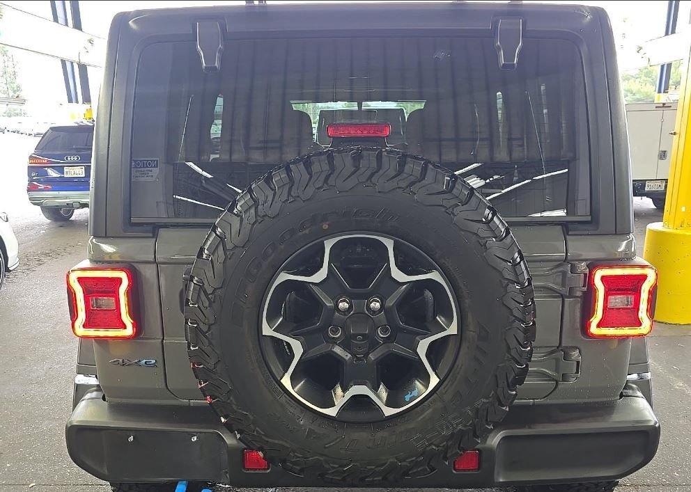 Used 2023 Gray Jeep Rubicon 4xe image 5