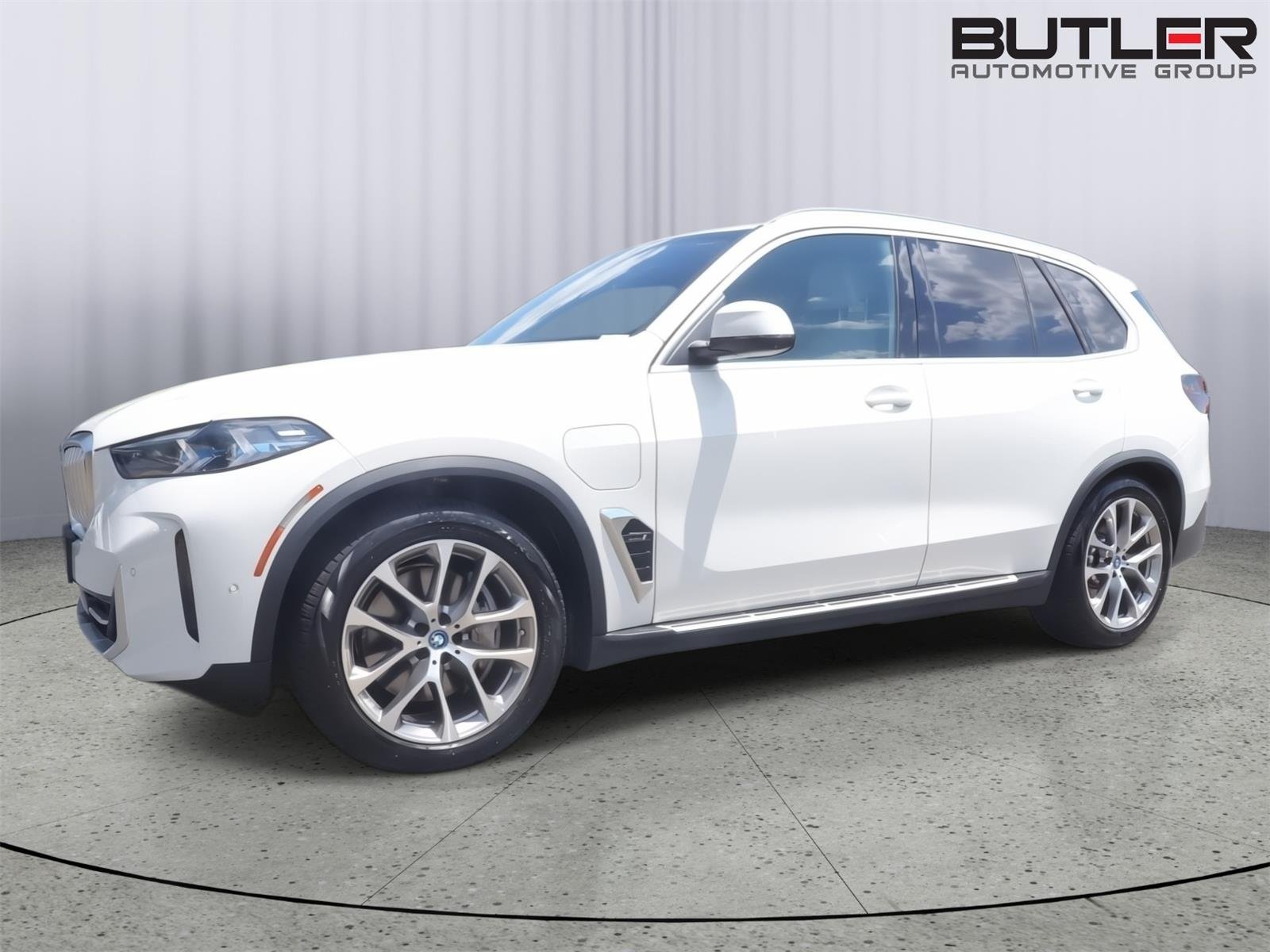 Used 2024 Alpine White BMW xDrive50e image 51