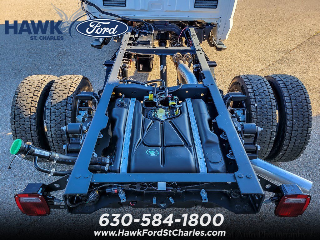 New 2026 Oxford White Ford F-450® XL image 15