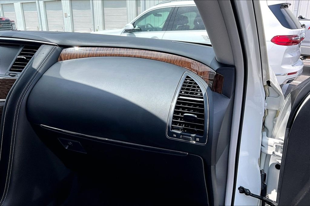 Used 2019 White Nissan Platinum image 22