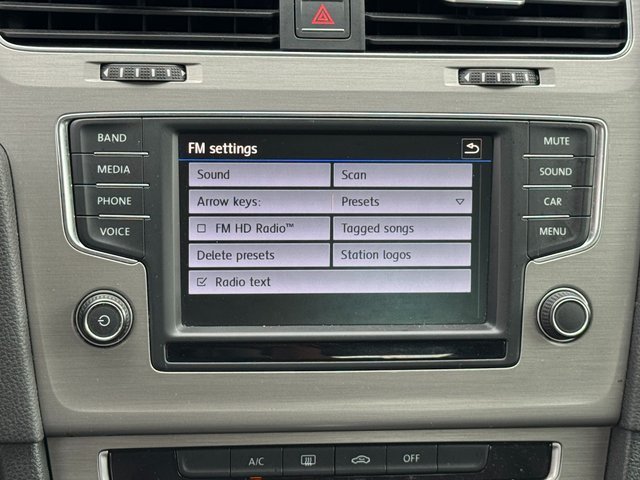Used 2017 Blue Volkswagen TSI SE 4-Door image 5