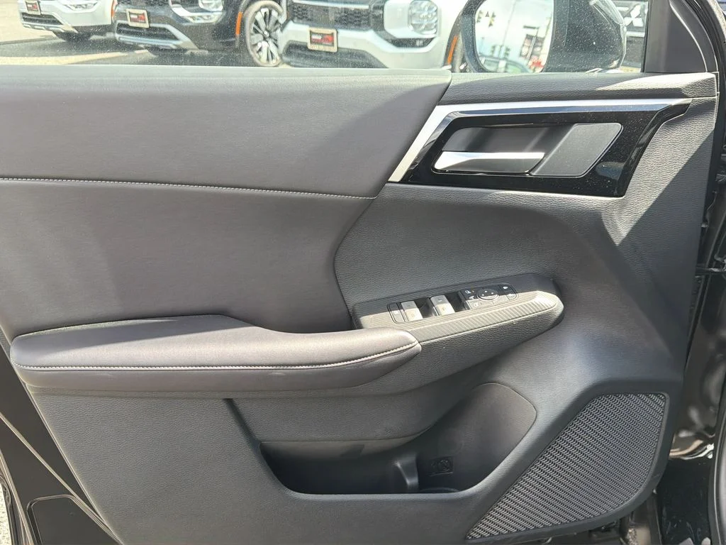 New 2025 Black Diamond Mitsubishi SE image 8