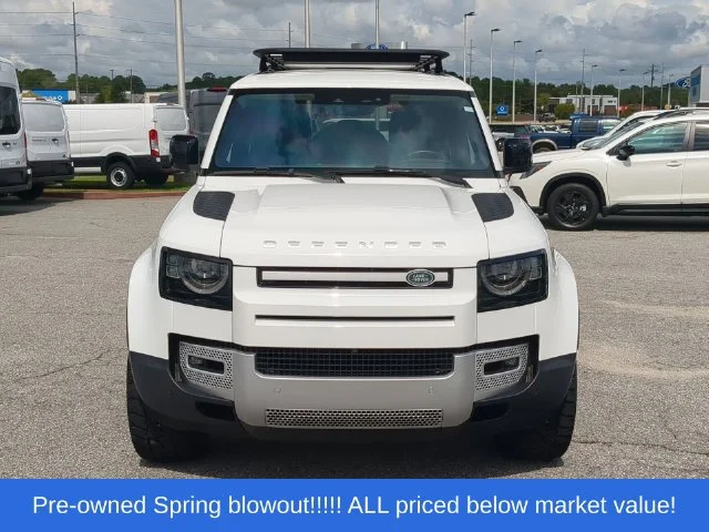 Used 2020  Land Rover SE image 16
