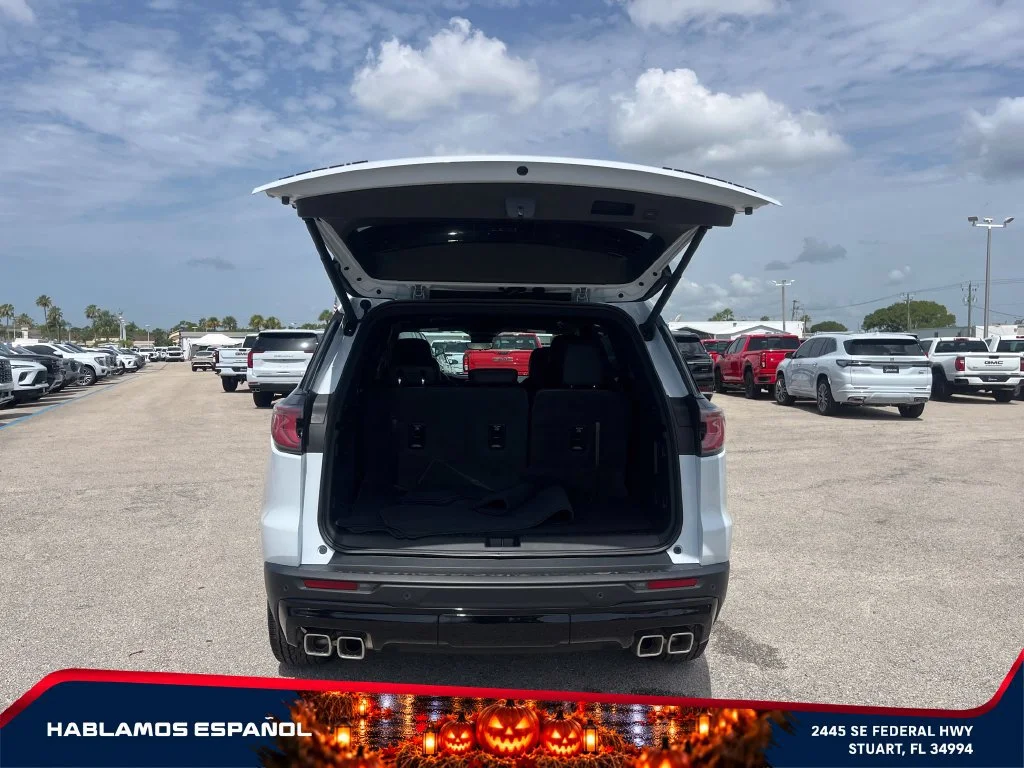 New 2026 Glacier White Tricoat GMC Elevation image 17