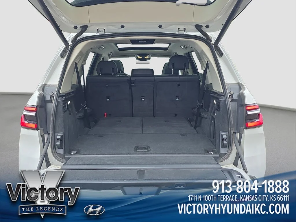 Used 2023 White BMW xDrive40i image 17