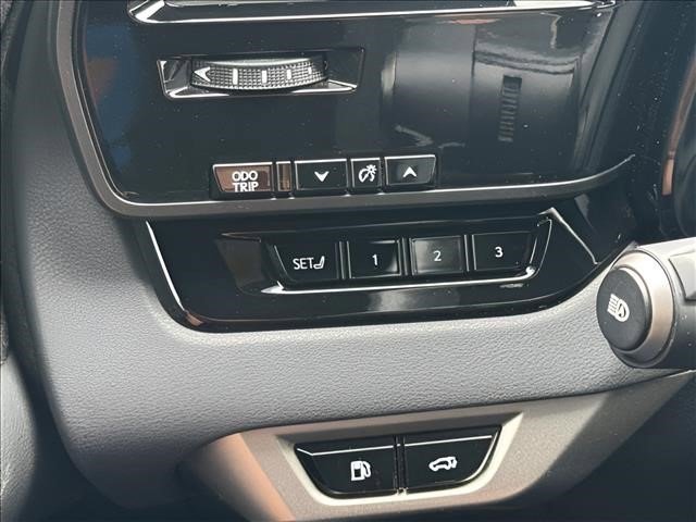 Used 2023 Iridium Lexus RX 500h F SPORT Performance image 16