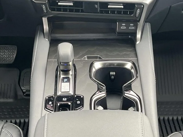 New 2026 Eminent White Pearl Lexus PREMIUM PLUS image 17