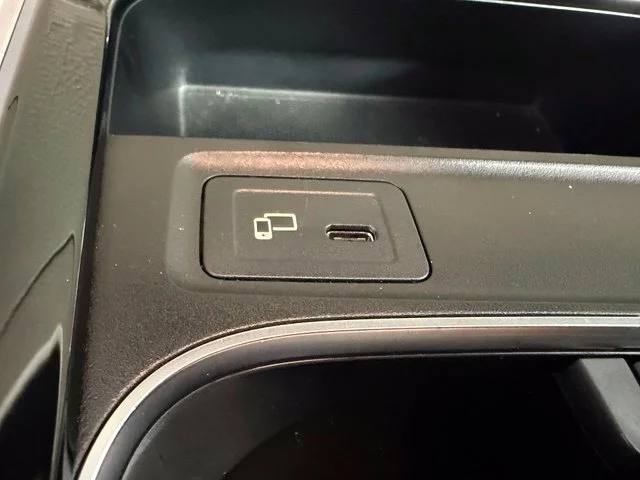Used 2022  Mercedes-Benz GLB 250 image 32