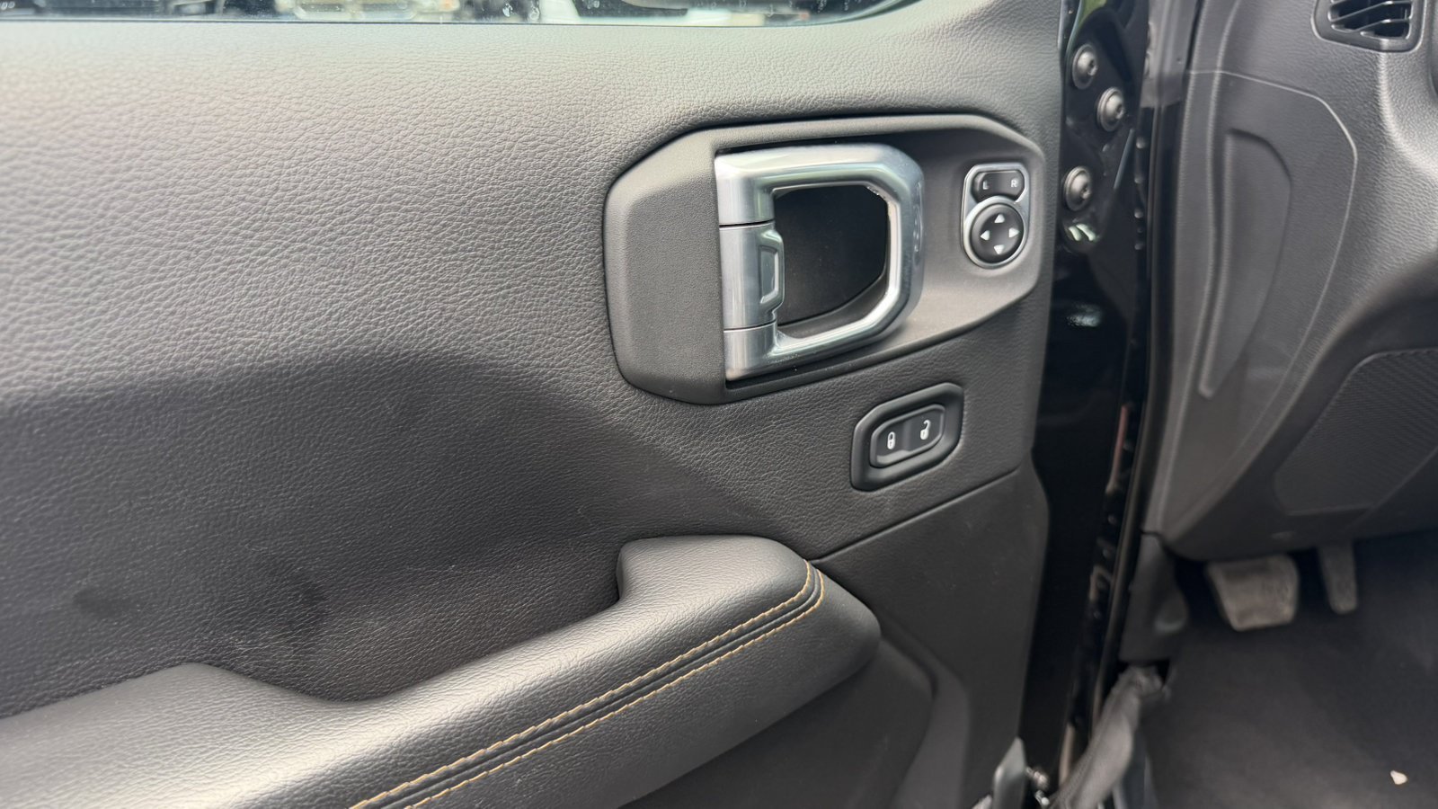 Used 2023 Black Clearcoat Jeep High Altitude image 10