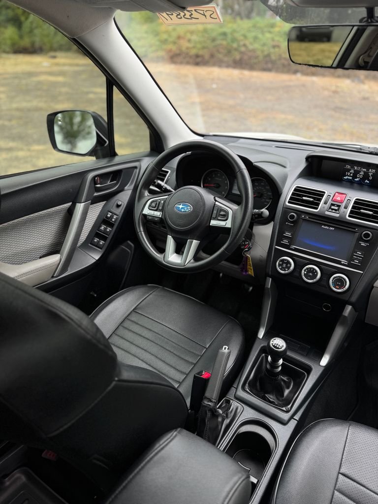 Used 2017 Crystal White Pearl Subaru 2.5i image 26