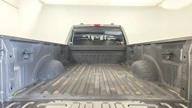 Used 2022 Gray Metallic Ford Lariat image 20