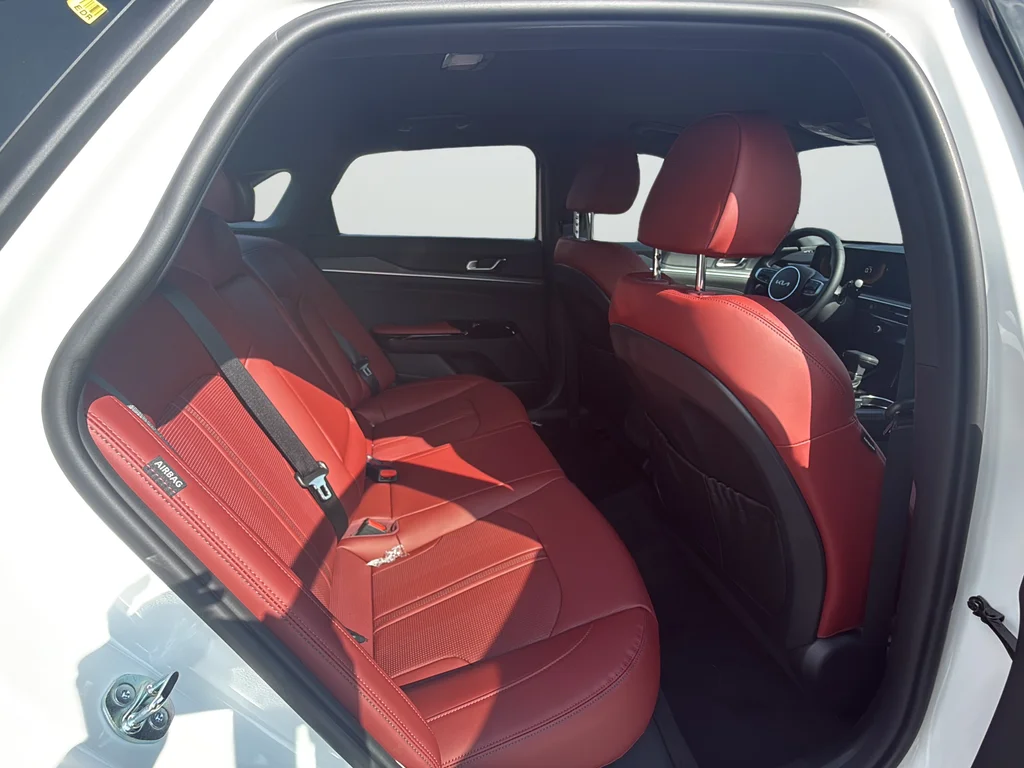 New 2026 Snow White Pearl Kia GT-Line image 25