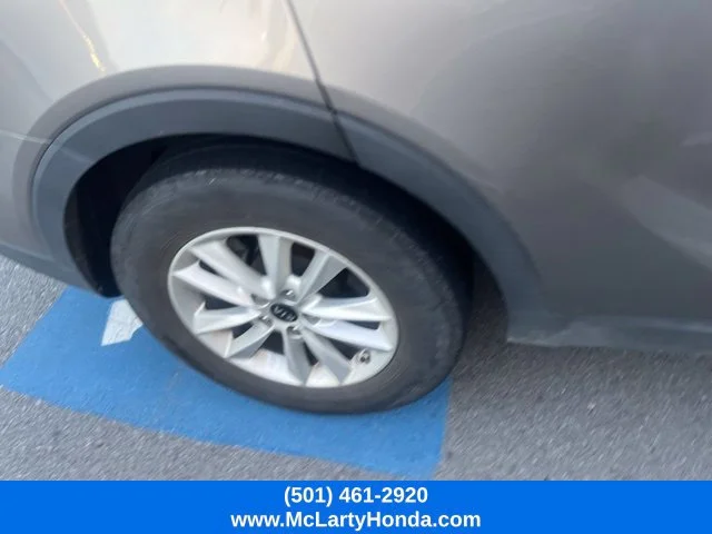Used 2019 Titanium Silver Kia L image 3