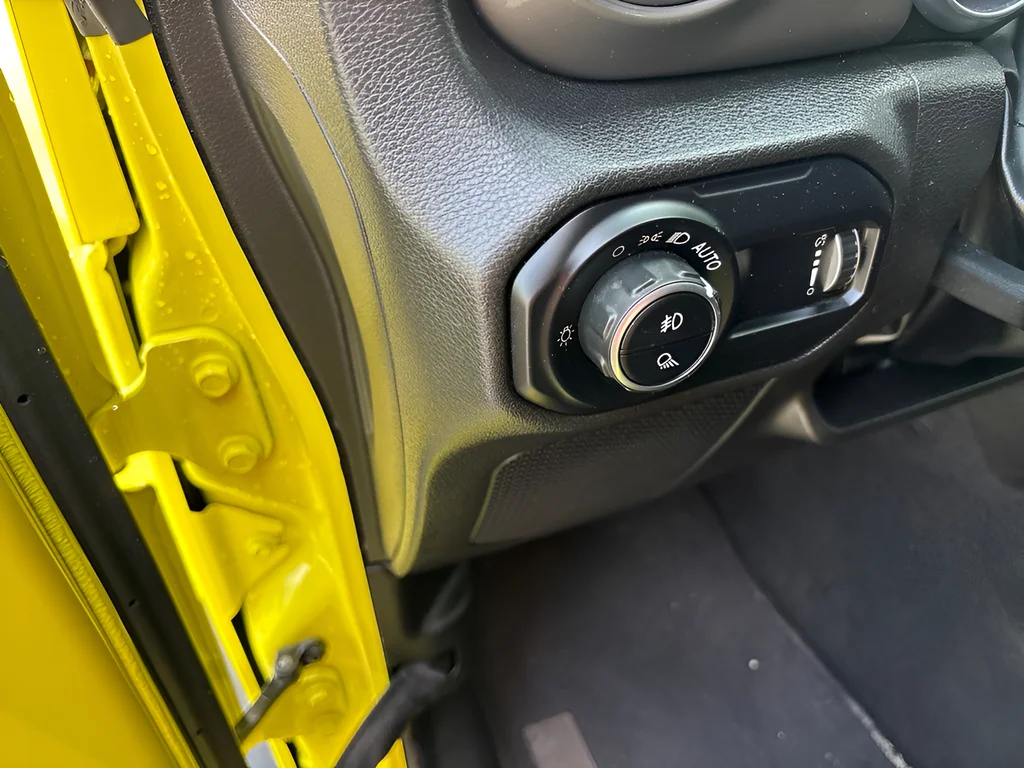 Used 2023 High Velocity Clearcoat Jeep Overland image 25