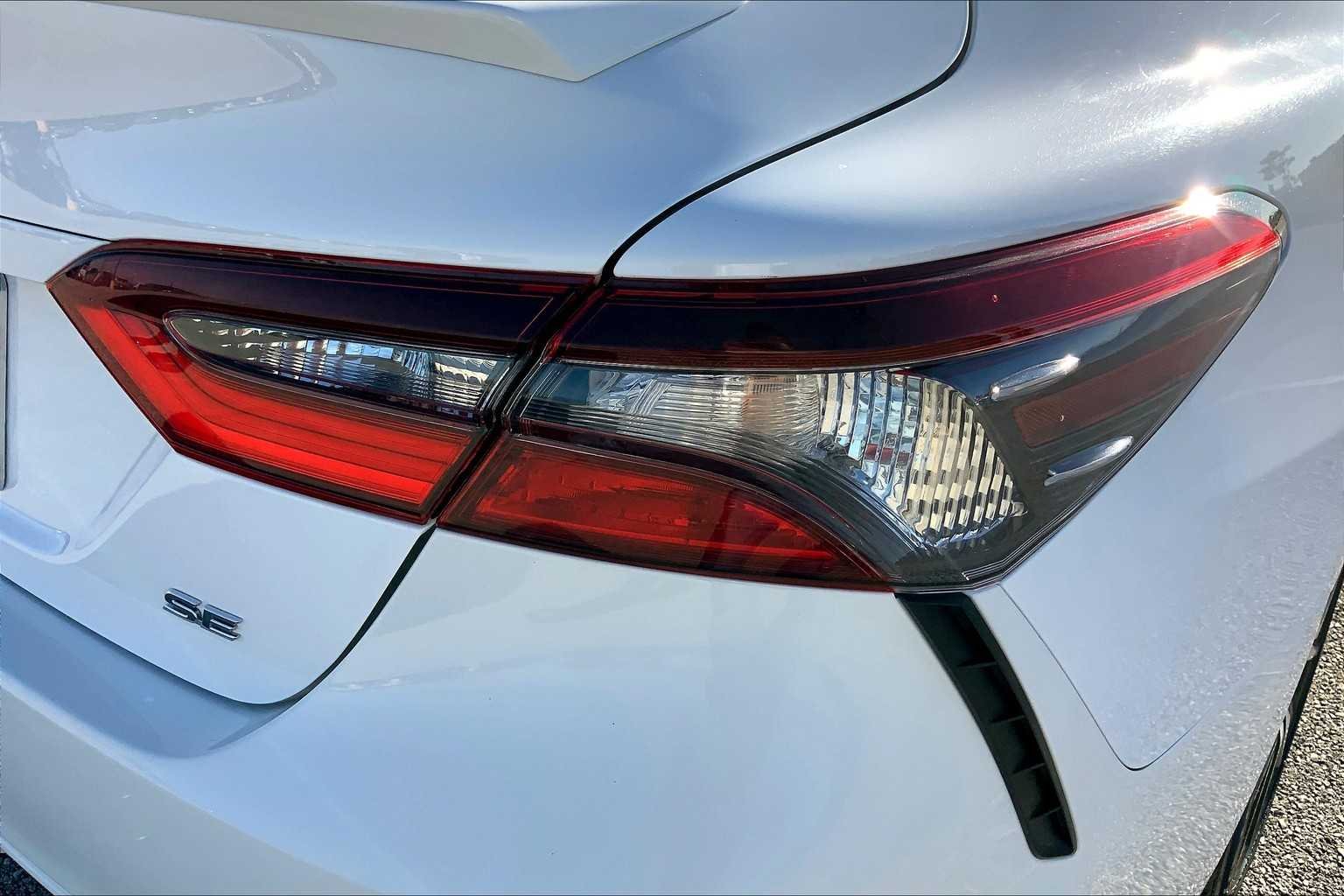 Used 2022 White Toyota SE image 29