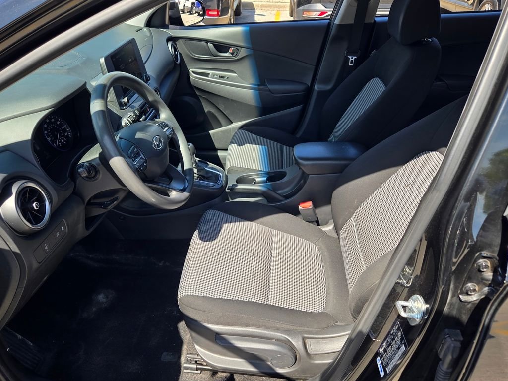 Certified Used 2022 Black Hyundai SE image 28