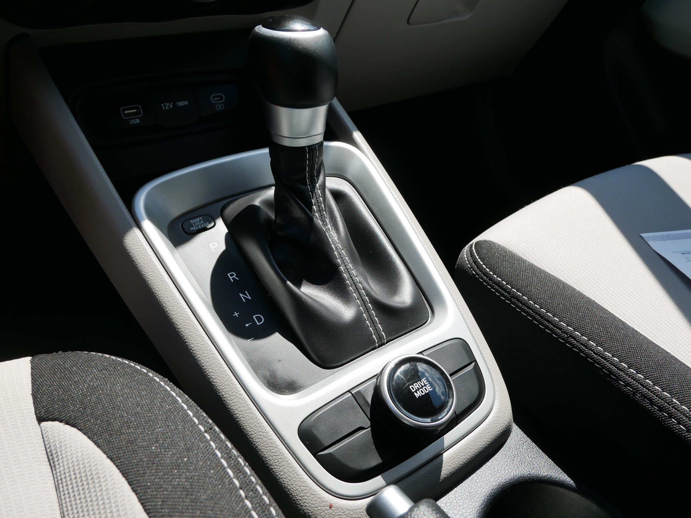 2024 Hyundai Venue SEL - Photo 26