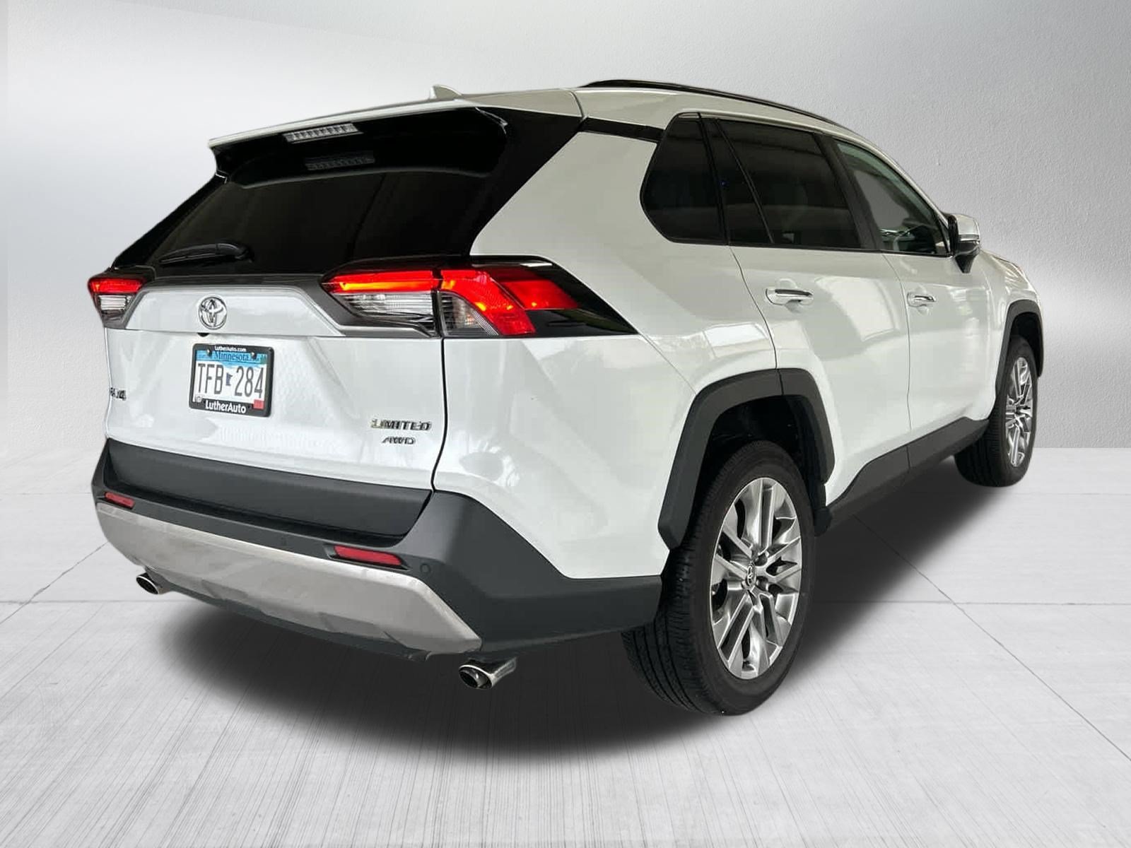 Certified Used 2025 Wind Chill Pearl Toyota Limited image 5