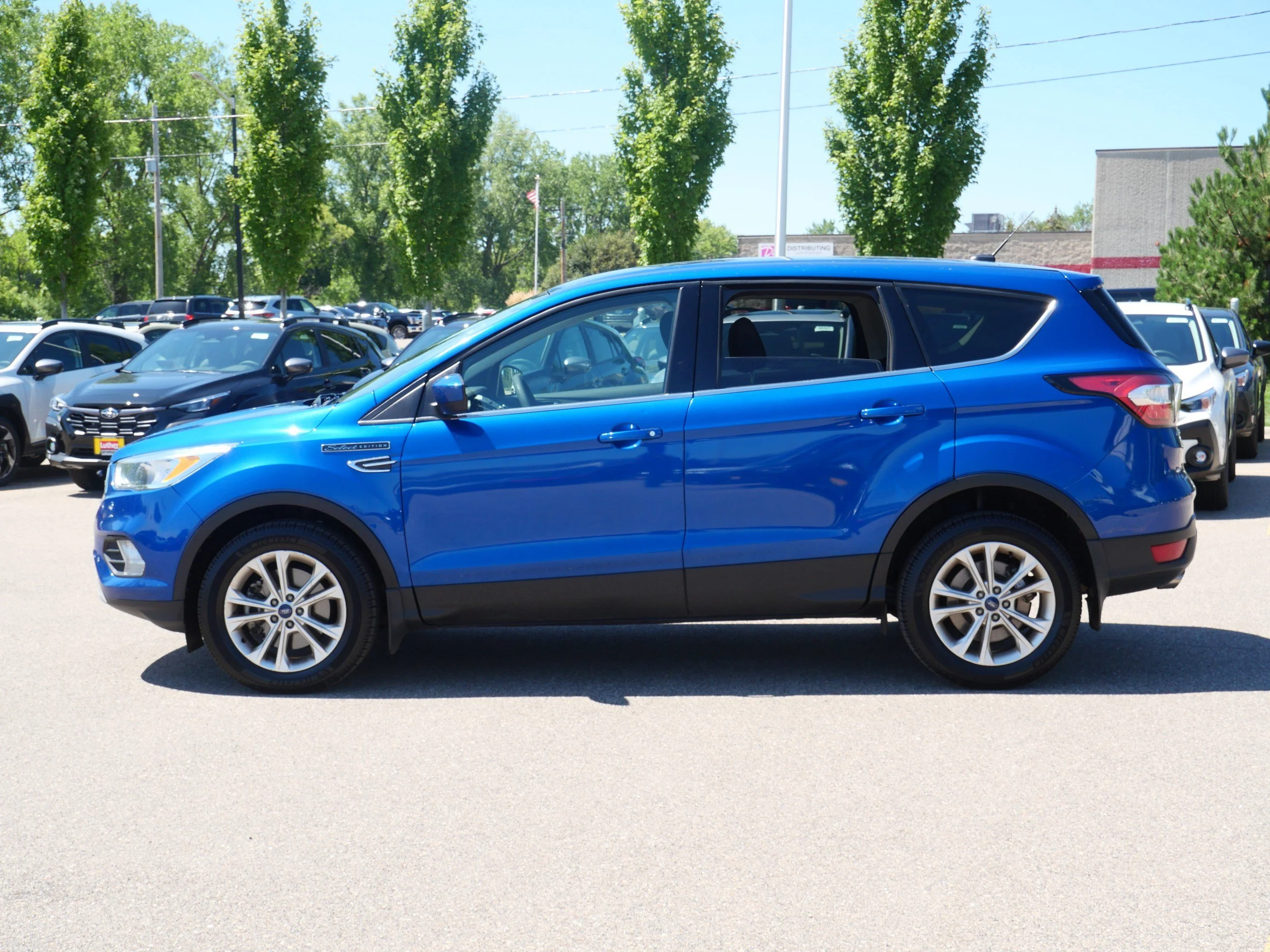 Used 2017 Lightning Blue Metallic Ford SE image 4