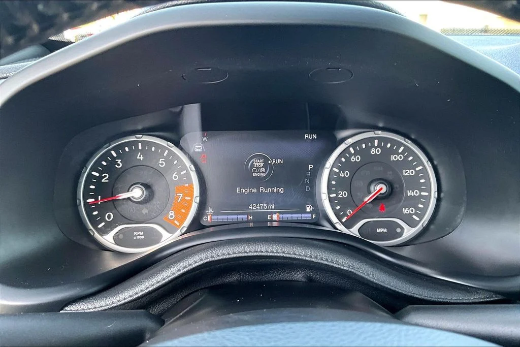 Used 2021 Silver Jeep Latitude image 20