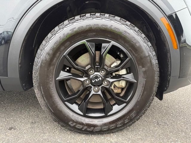 Certified Used 2024 Black Kia X-Pro Prestige image 9